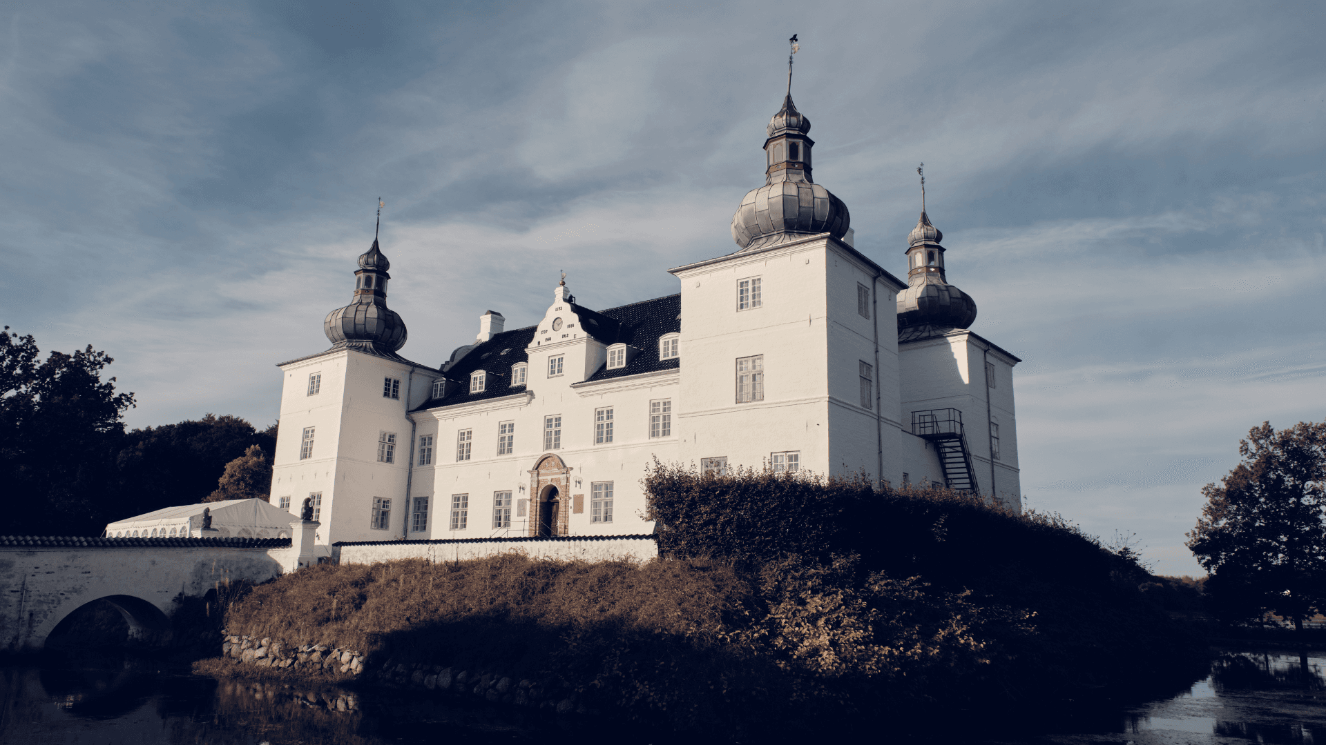Schloss Engelsholm und Wassergraben
