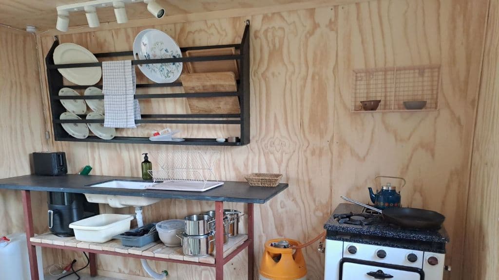 Gaskocher in der Küche der mongolischen Jurte von Harresø Have