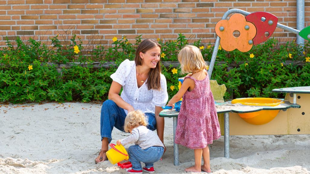 Spiel auf dem Spielplatz beim GIVSKUD ZOO HOSTEL